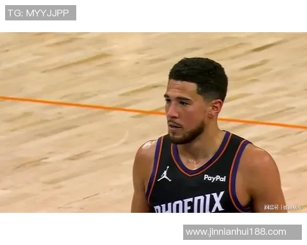 古德温称赞布克为天生竞争者强调其在球队中的领导力与严格要求